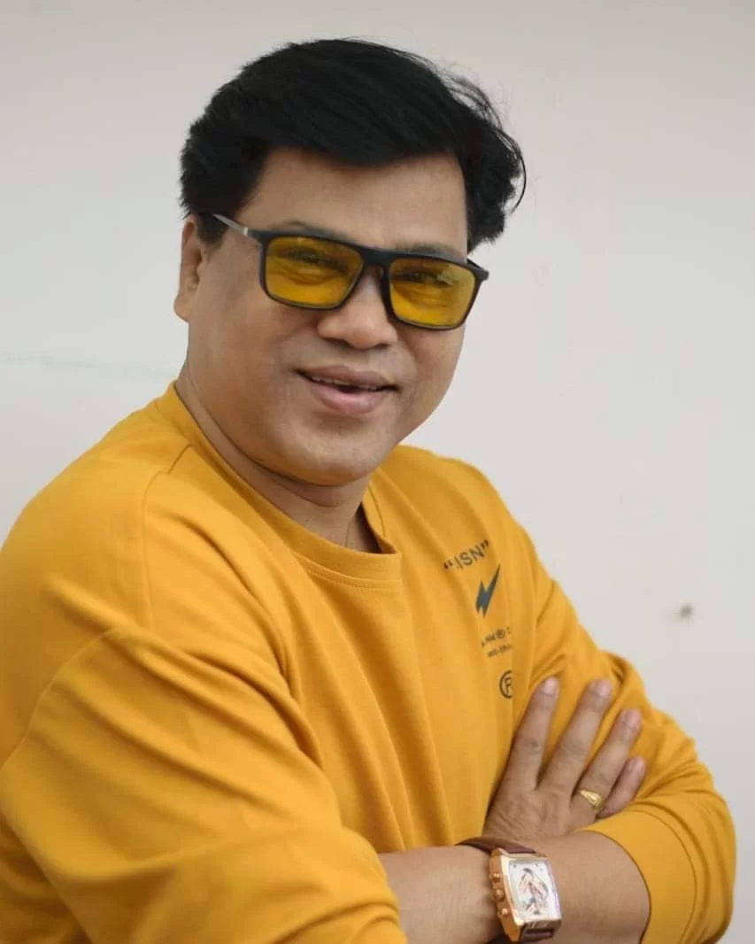 चित्रपट सेनेला खिंडार..?