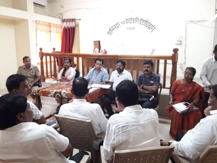 करूळ-भुईबावाडा घाट यापुढे बंद झाल्यास अधिकाऱ्यांची माझ्याशी गाठ; खड्ड्यामुळे अपघात घडल्यास अधिकाऱ्यांना जबाबदार धरणार - आमदार नितेश राणे.