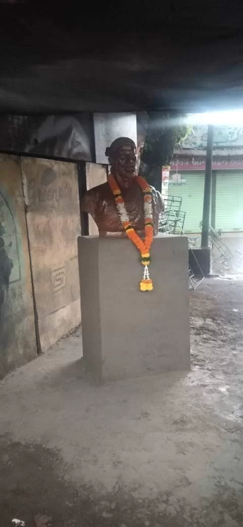रातोरात छत्रपतींचा पुतळा  स्थापन ; कोणी व कसा केला याबद्दल अनभिज्ञता.