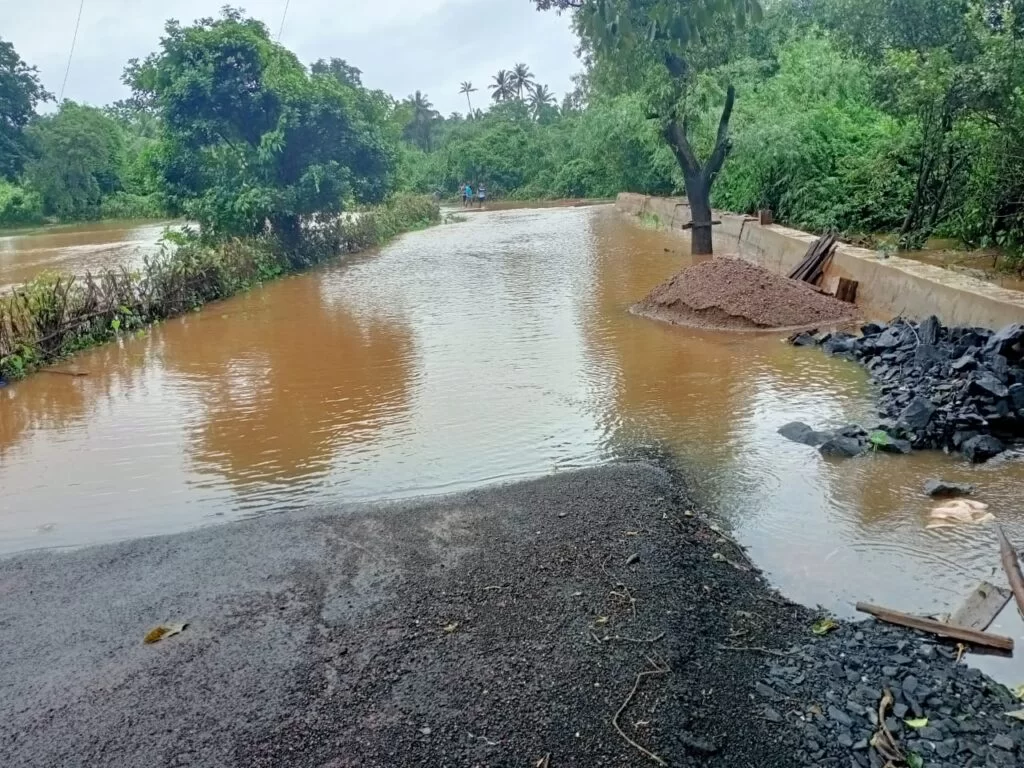 <em>बांदा शहर व परिसरात आज मुसळधार पाऊस…!</em>
