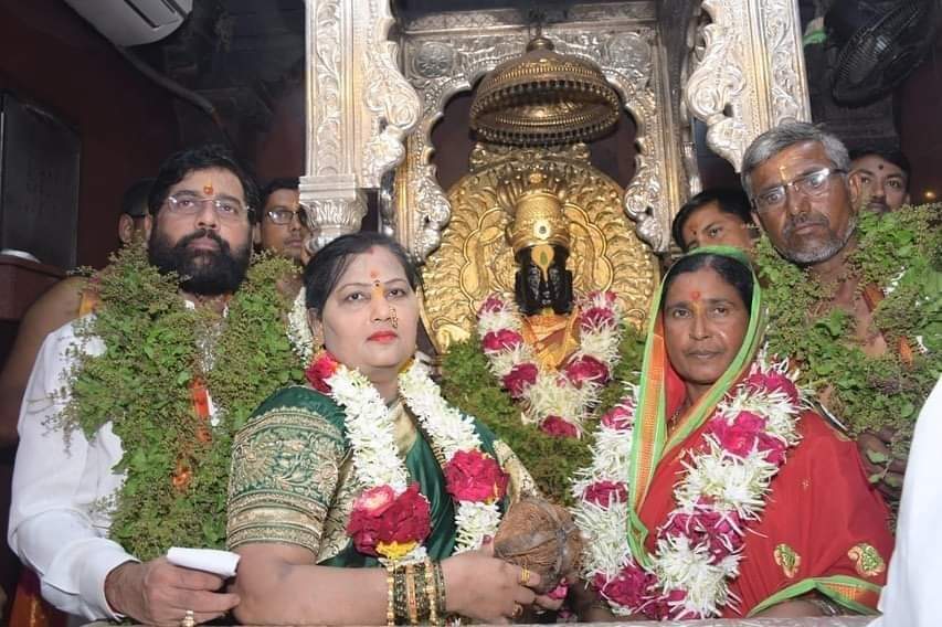 <em>आषाढी एकादशी निमित्त मुख्यमंत्री एकनाथ शिंदे यांच्या हस्ते सपत्नीक पांडुरंगाची महापूजा..!</em>