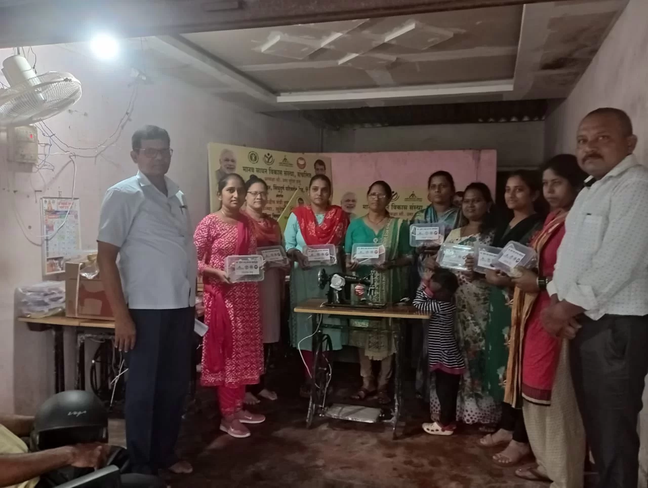 जन शिक्षण संस्था सिंधुदुर्गच्या वतीने आचरा येथे दहा महिलांना शिलाई मशिनचे वितरण..