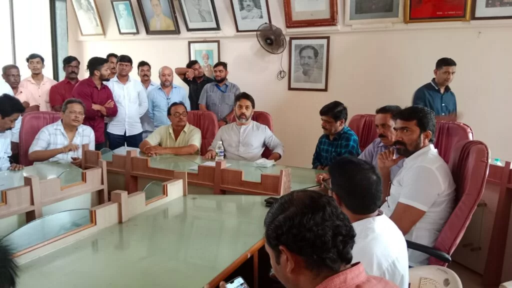 भाजपा नेते निलेश राणे यांचा रुद्रावतार ; नगरपरिषद मुख्याधिकार्यांसह आमदारांवर थेट निशाणा.