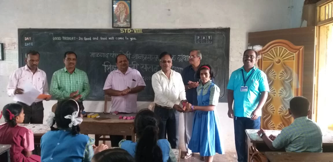 <em>माळगाव ग्रंथालयाच्या वतीने मोफत शिष्यवृत्ती सराव परीक्षा.</em>