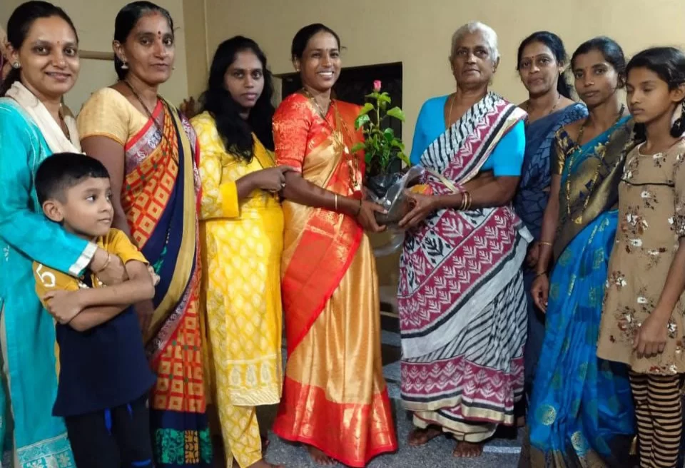 भाजपच्या वतीने इन्सुली बूथ क्रमांक १८० मध्ये गुरुपौर्णिमेचा गुरुवंदना कार्यक्रम .