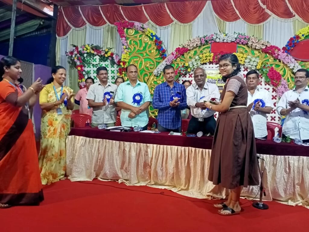 <em>व्ही. एन. नाबर प्रशाला म्हणजेच दर्जेदार शिक्षण आणि १००% निकाल देणारे ज्ञानमंदिर- भिकाजी धुरी.</em>