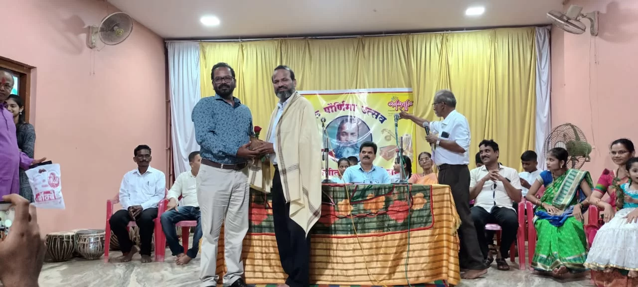 मुख्याध्यापक श्री लक्ष्मण पावसकर यांचा गुणवंत मुख्याध्यापक म्हणून सत्कार.