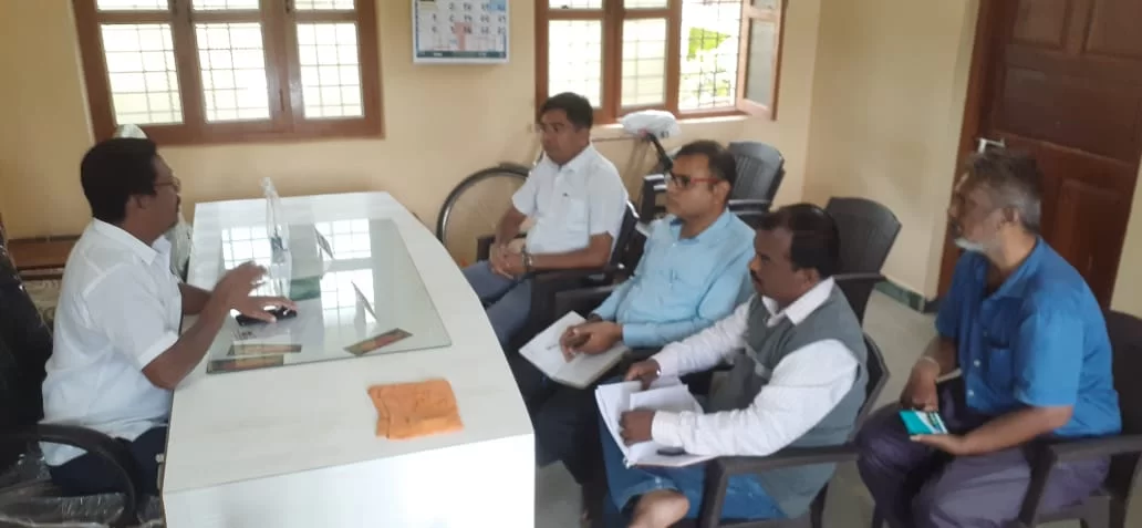 वीज वितरण विभागाला सुरेश गावडे यांनी धारेवर धरले.