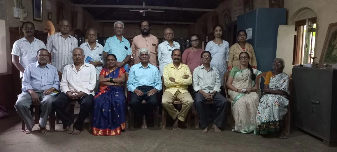 <em>आजगाव साहित्य कट्ट्याच्या सभेत कथाकथन…..!</em>