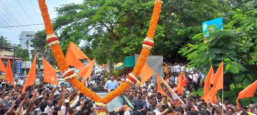 <em>आमदार वैभव नाईक यांच्या मतदारसंघात आदित्य ठाकरे यांचे जंगी स्वागत.</em>