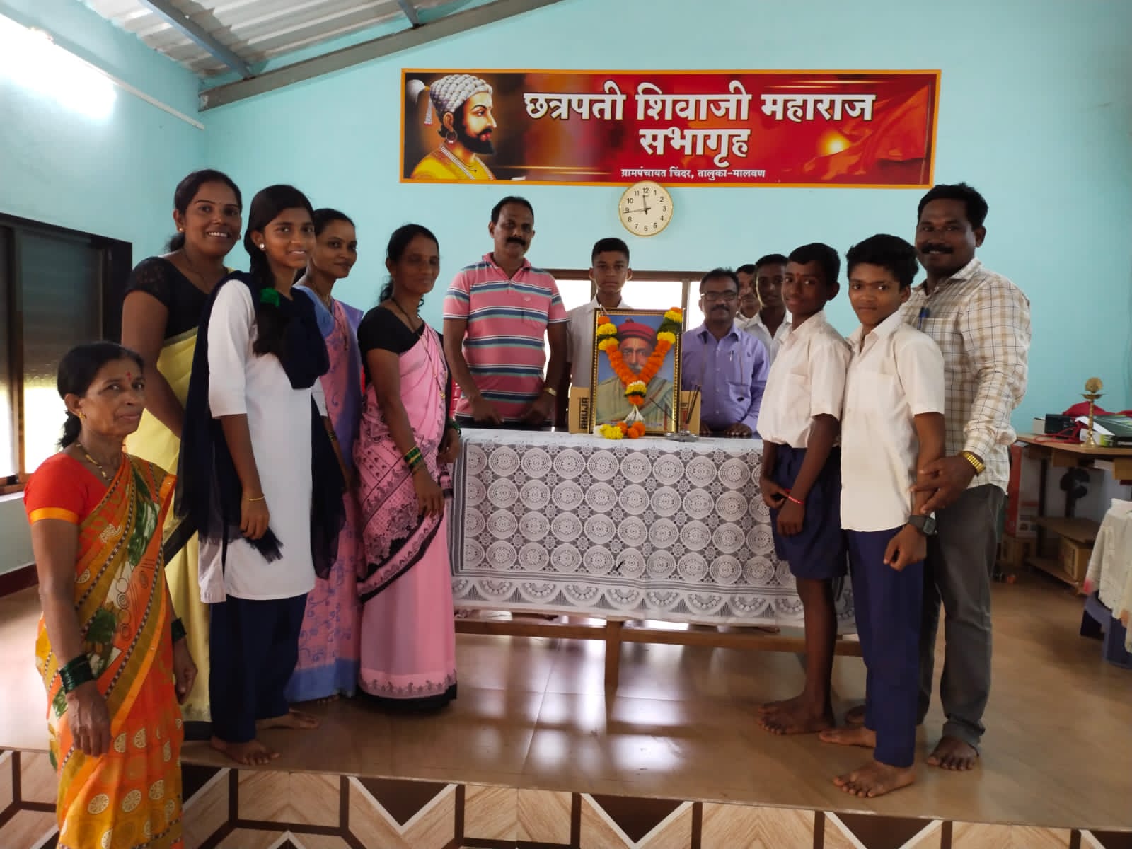 <em>चिंदर ग्रामपंचायत येथे लोकमान्य टिळक पुण्यतिथी साजरी.</em>