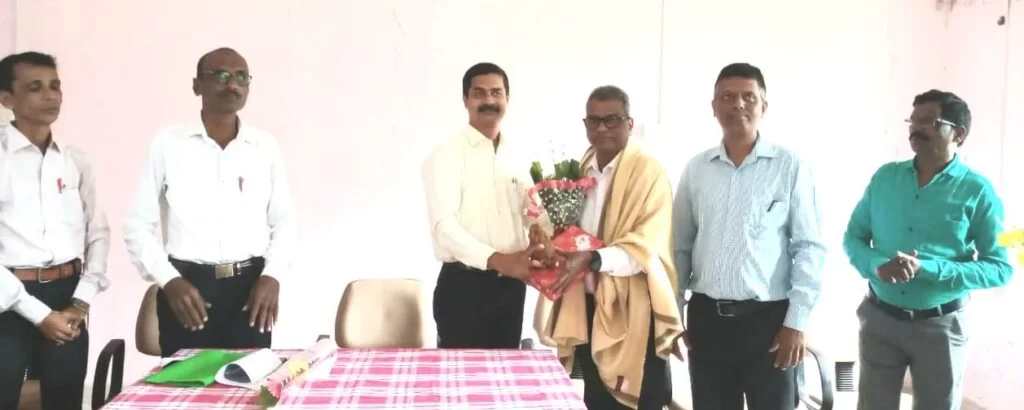 शिक्षकेतर कर्मचाऱ्यांचा ओरोस येथे सत्कार..!