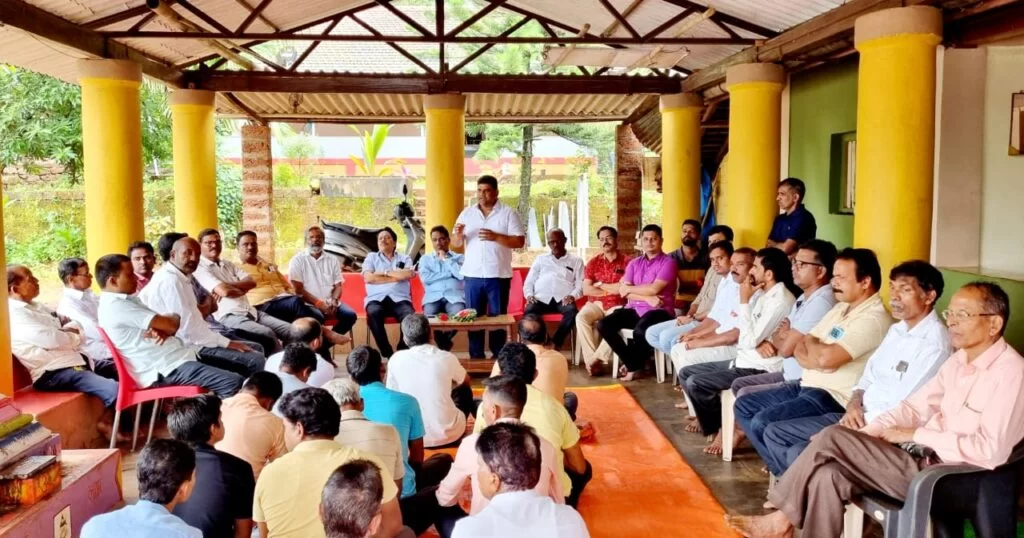 <em>बाळासाहेब,उद्धवजी ठाकरे नसते तर माझ्यासारखा कार्यकर्ता आमदार झाला नसता - आ. वैभव नाईक.</em>