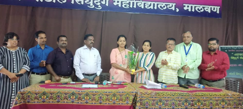 इतिहास संशोधक ज्योती बुवा तोरसकर यांचे स.का.पाटील महाविद्यालयात मार्गदर्शनपर व्याख्यान संपन्न..!