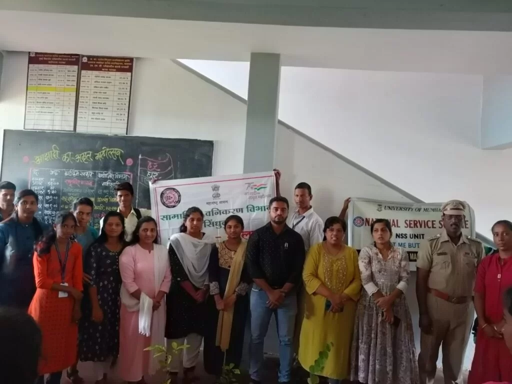 स.का.पाटील सिंधुदुर्ग महाविद्यालयात परीसर स्वच्छता मोहीम संपन्न.