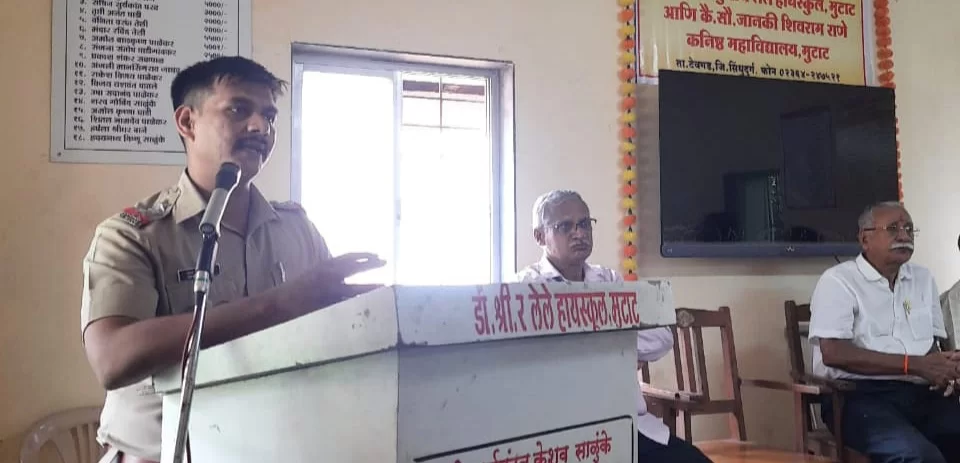 पालकांचा मुलांशी सुसंवाद हवा : सहा.पोलिस निरीक्षक भारत फार्णे.