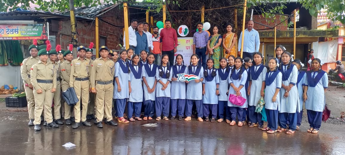 <em>वराडकर हायस्कूल व कनिष्ठ महाविद्यालय कट्टाच्या वतीने वृक्ष रक्षाबंधनाचा कार्यक्रम संपन्न</em>