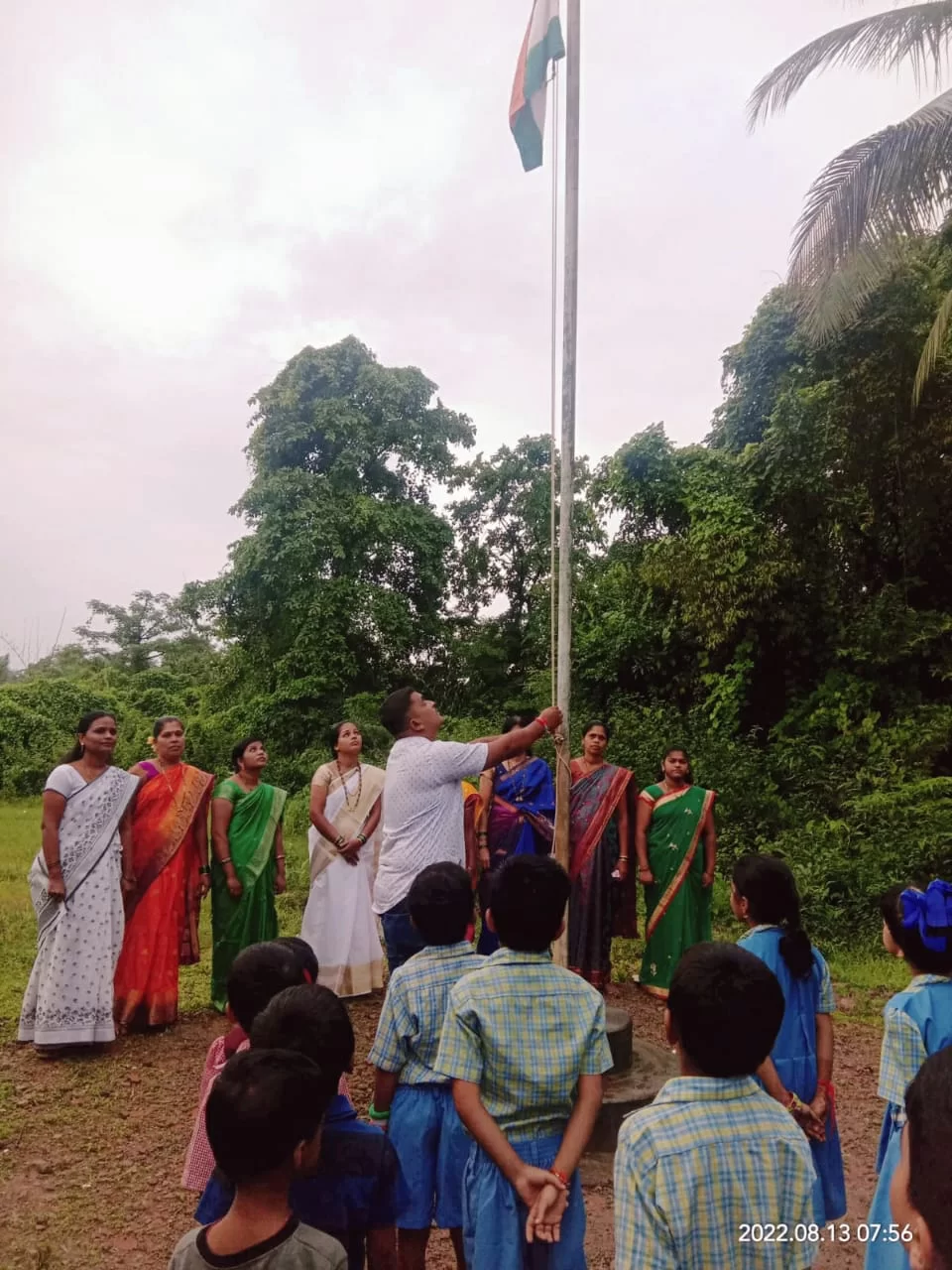 <em>जि.प. प्राथमिक शाळा नेरूर गोंधयाळे येथे ध्वजवंदनाचा उत्साह..!!</em>