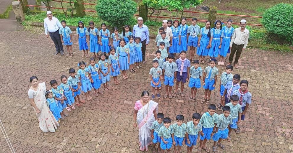 शालेय विद्यार्थ्यांची अमृत महोत्सवी कलाकृती..!