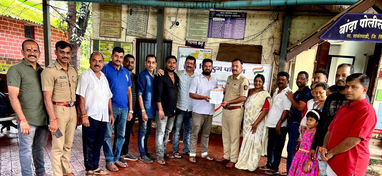 गणेश उत्सव काळात वाहतूक व्यवस्था व सुरक्षा बंदोबस्तासाठी बांदा पोलीस निरीक्षकांकडे निवेदन..!