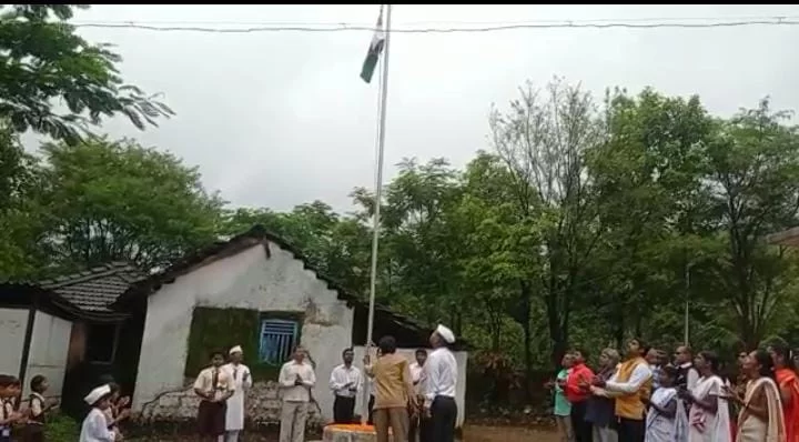 <em>सैनिक दलातून निवृत्त होऊन 21 वर्षे पूर्ण झाल्यानंतर पहिल्यांदाच सडूरे शिराळे ग्रामपंचायत ने केलेला सन्मान माझ्यासाठी प्रेरणादायी - माजी सैनिक सुरेश पवार.</em>