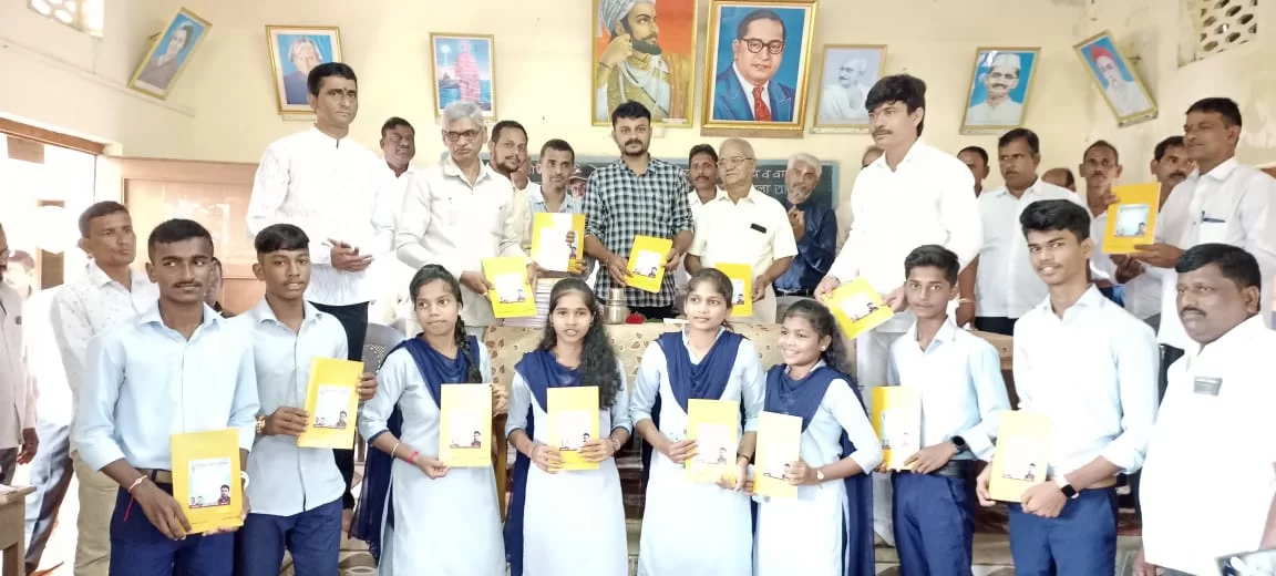 सावली जनसेवा शिक्षण संस्था वरवडे तालुका कणकवली या संस्थेमार्फत गरजु विद्यार्थ्यांना शैक्षणिक मदत...!