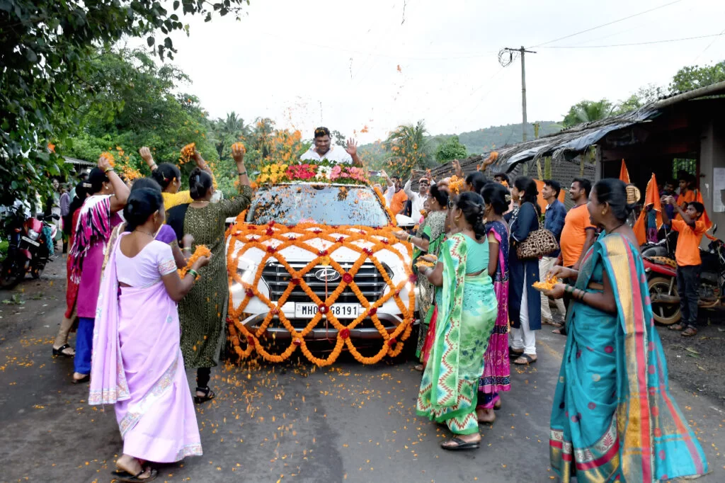हुमरमळा-वालावल गावाने निष्ठा गौरव सन्मान सोहळ्याच्या माध्यमातून आमदार वैभव नाईक यांना केले सन्मानित…!         