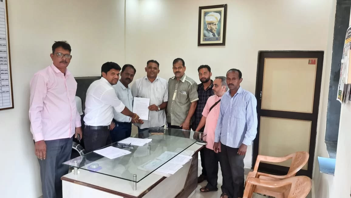 कुडाळ वेंगुर्ले स्थानिकांच्या वतीने सा.बां. विभागाला निवेदन.