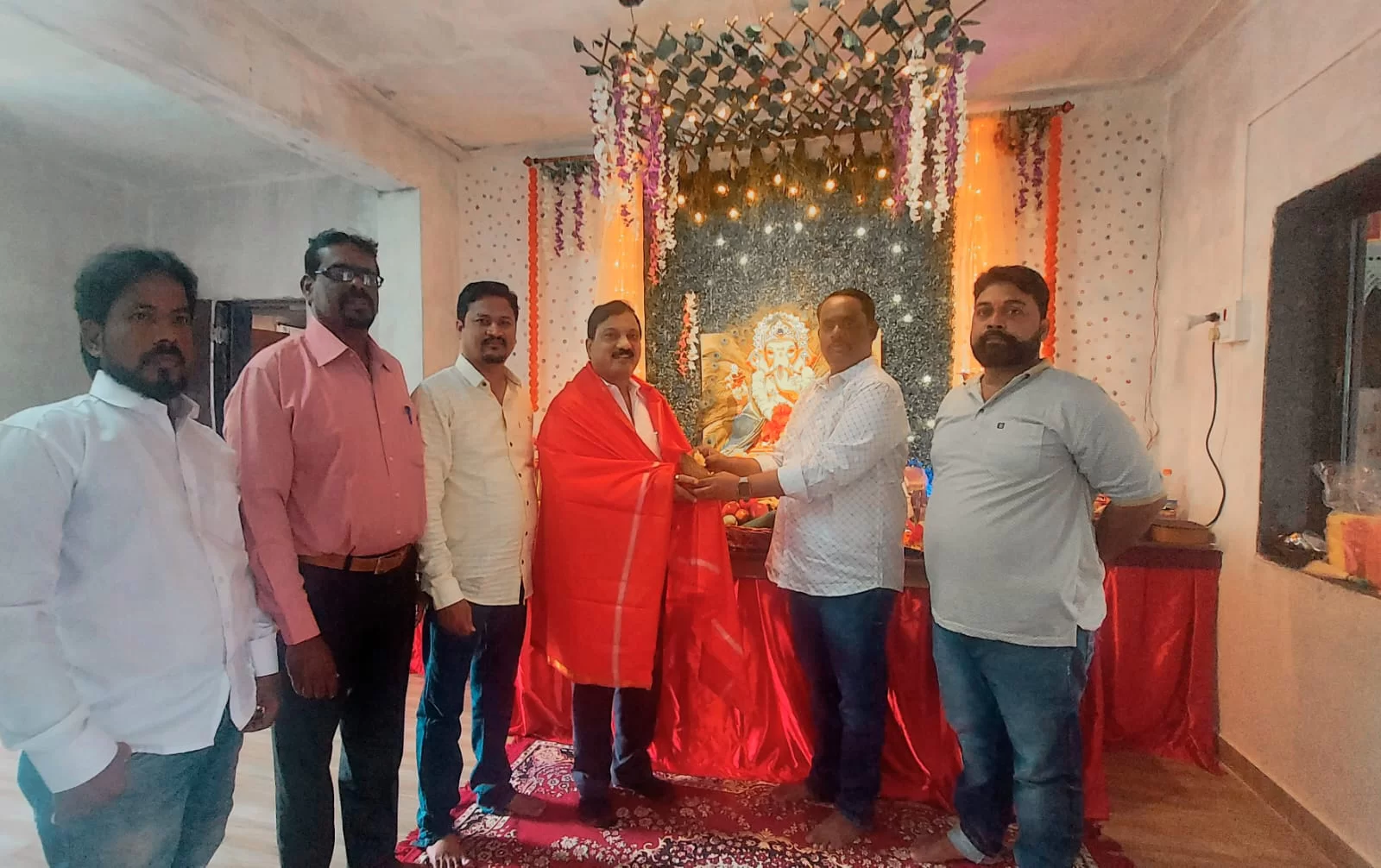 मालवणात मनसे सरचिटणीस परशुराम उपरकर यांनी घेतले गणेश दर्शन .