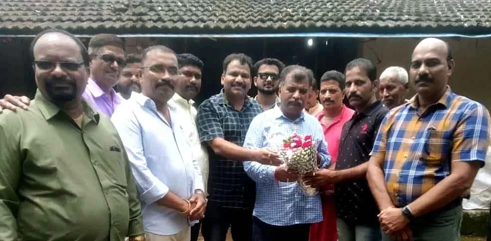 कोकणचे रस्ते खड्डेमुक्त करा ; पर्यटन व्यावसायिक महासंघाचे जिल्हाध्यक्ष विष्णू मोंडकर यांची मागणी.