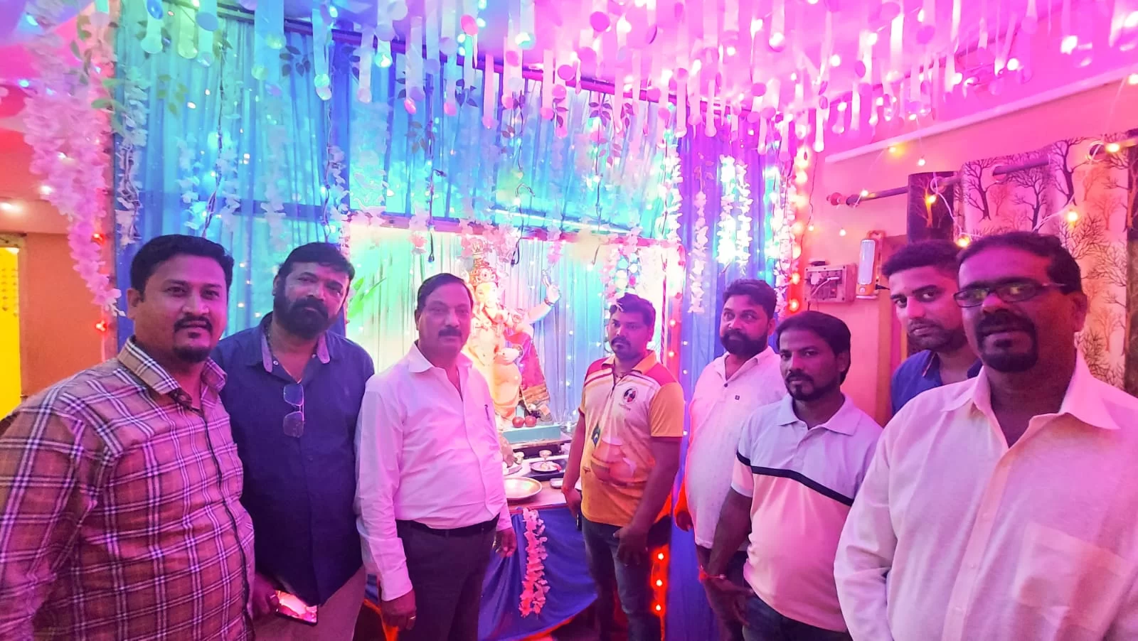 <em>मनसे सरचिटणीस परशुराम उपरकर यांचे सहाव्या दिवशीही मालवणात गणेश दर्शन..!</em>