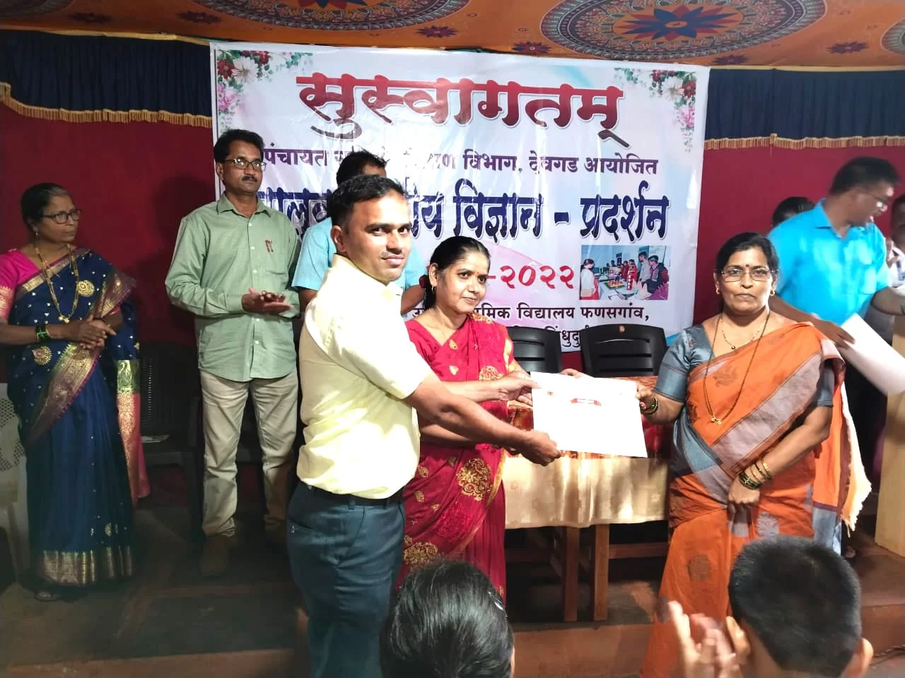 तालुकास्तरीय विज्ञान प्रदर्शनात साळशी हायस्कूलचे सहाय्यक शिक्षक पुरुषोत्तम साटम यांचा प्रथम क्रमांक.