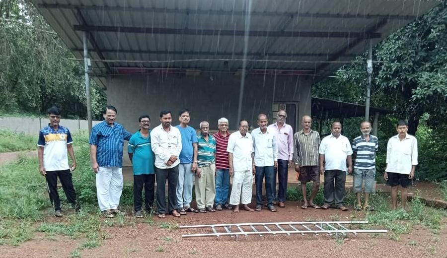 अखिल पळसंब गांव मंडळाच्या वतीने अंतयात्रेसाठी लागणारी स्टीलच्या तिरडीचे (किडमिडीचे) लोकार्पण.