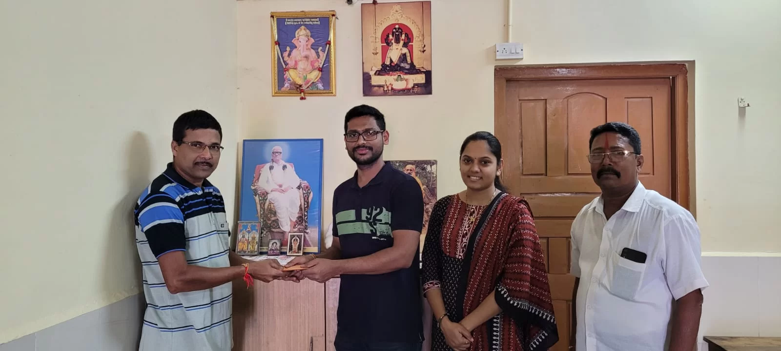 रोणापाल छात्रालयास युवा उद्योजक प्रशांत गावडे यांच्या कडून आर्थिक मदत…!