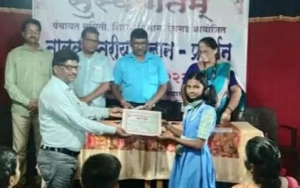 हिंदळे भंडारवाडा शाळेची मृगाक्षी हिर्लेकर विज्ञान प्रदर्शनात चमकली;पर्यावरण शिक्षणाबाबत मृगाक्षीने केले भाषण.