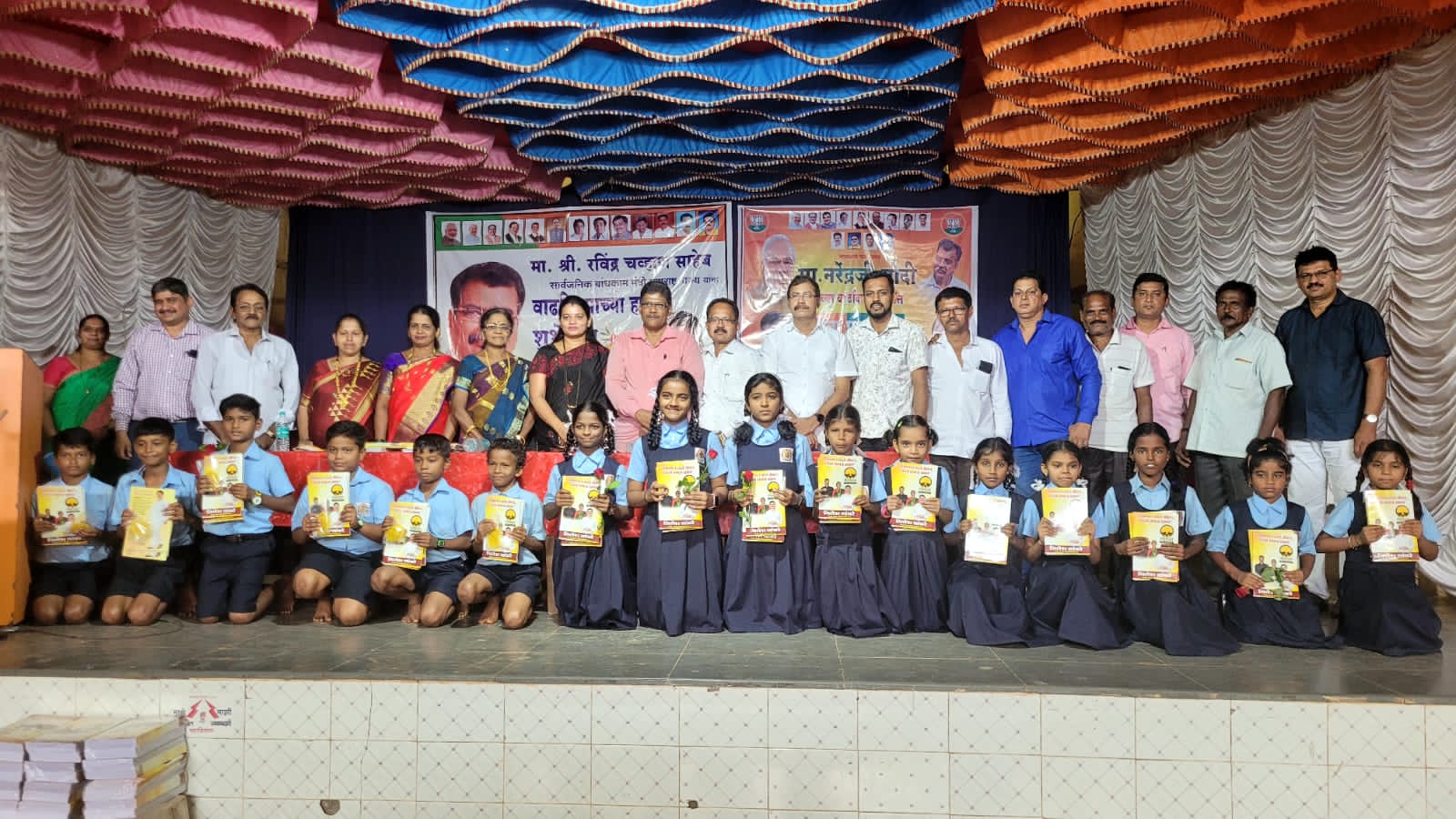 वराडकर हायस्कूल व कनिष्ठ महाविद्यालय कट्टा येथे शालेय उपयोगी वस्तूंचे वाटप…!