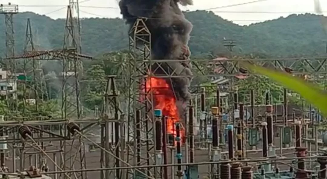 खारेपाटणात एम. एस. सी. बी. बोर्डमधून आगीचे लोट….!