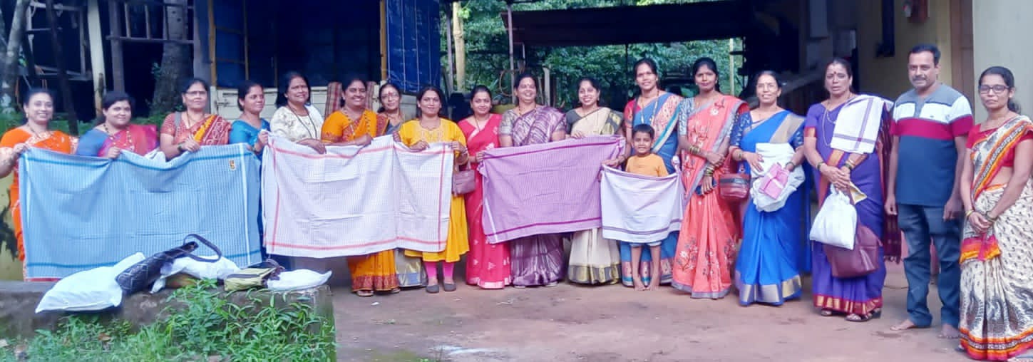 महिला मोर्चाच्या पदाधिकाऱ्यांनी स्थानिक उत्पादनाची खरेदी करून " व्होकल फाॅर लोकल " चा दिला नारा ….!