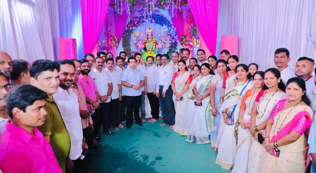 कणकवलीतील भाजपा कार्यालयात देवी दुर्गा मातेची प्रतिष्ठापना.