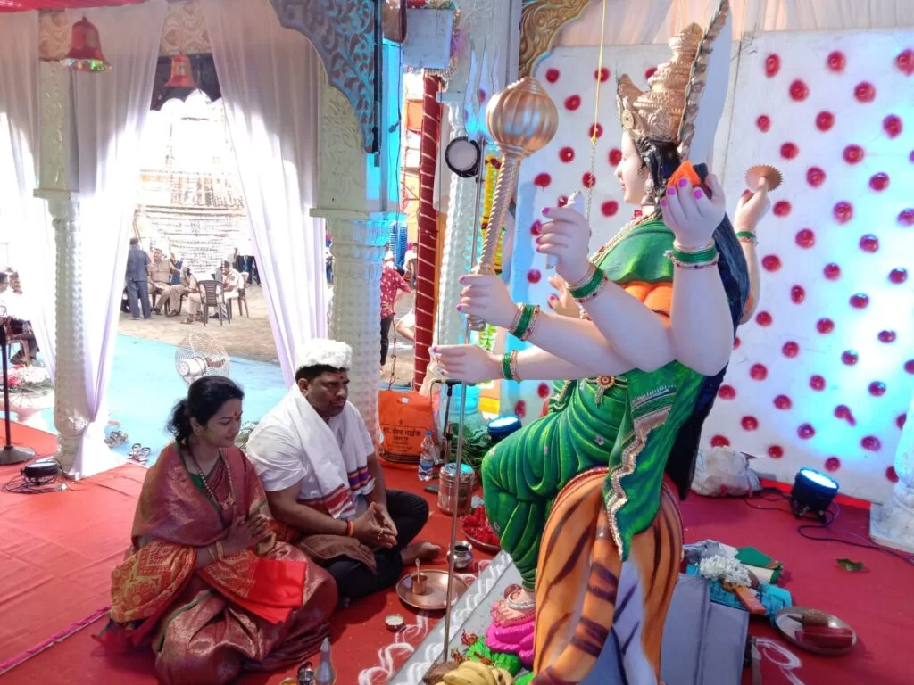 कणकवली तालुका शिवसेनेच्या वतीने दुर्गामातेची प्रतिष्ठापना.