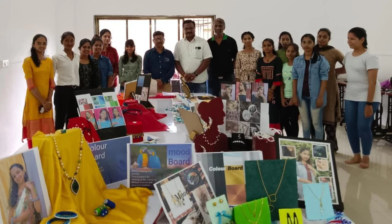 फ्लोरेट कॉलेज येथे फॅशन ॲक्सेसरीज प्रदर्शन उत्साहात संपन्न..!