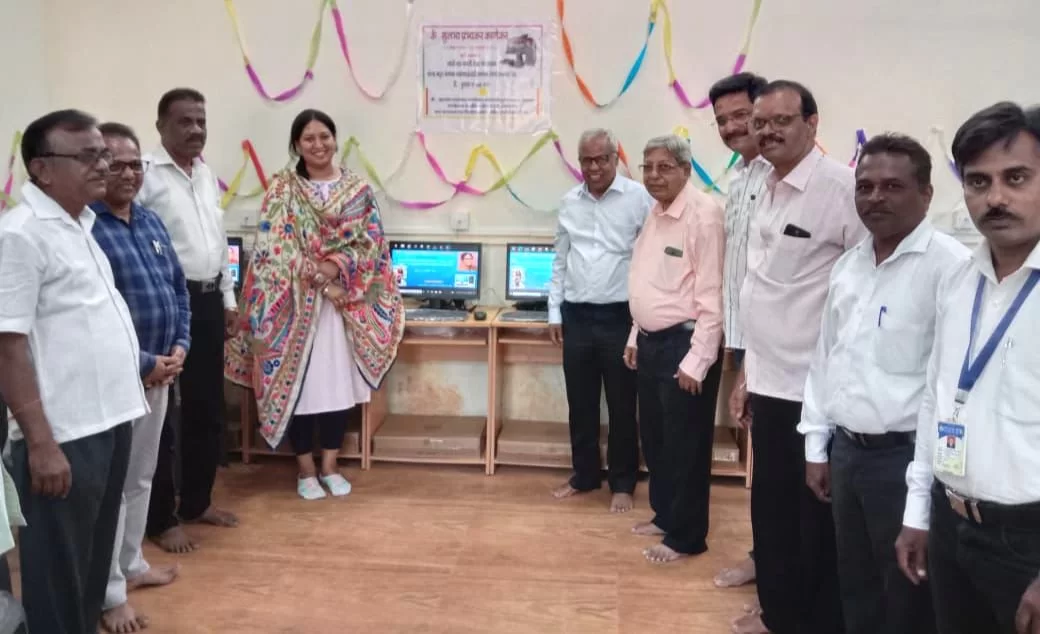 शिरगांव हायस्कूल शिरगांवच्या संगणक प्रयोगशाळेला मानसी कोरगांवकर यांच्याकडून १६ संगणक सप्रेम भेट…!