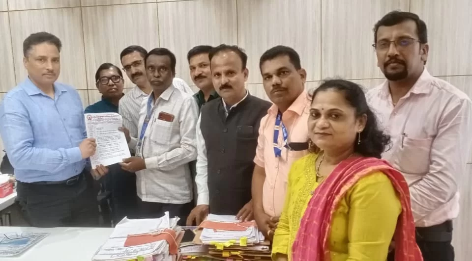 महाराष्ट्र राज्याचे शालेय शिक्षण सचिव रणजित सिंह देओल यांच्याकडे राष्ट्रीय व राज्य पुरस्कार प्राप्त शिक्षकांचे प्रश्न सोडविण्याची मागणी...!