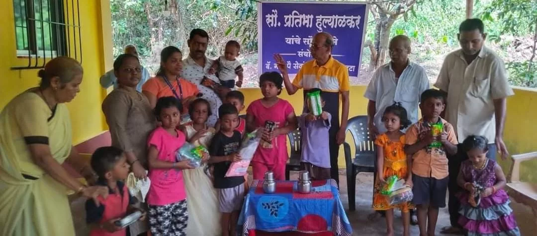 कट्टा परिसरातील १०० बालकांना स्वेटरचे वाटप..!