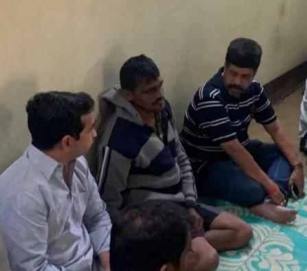 पत्रकार विनय सावंत कुटुंबियांचे आमदार नितेश राणे यांनी भेटून केले सांत्वन.
