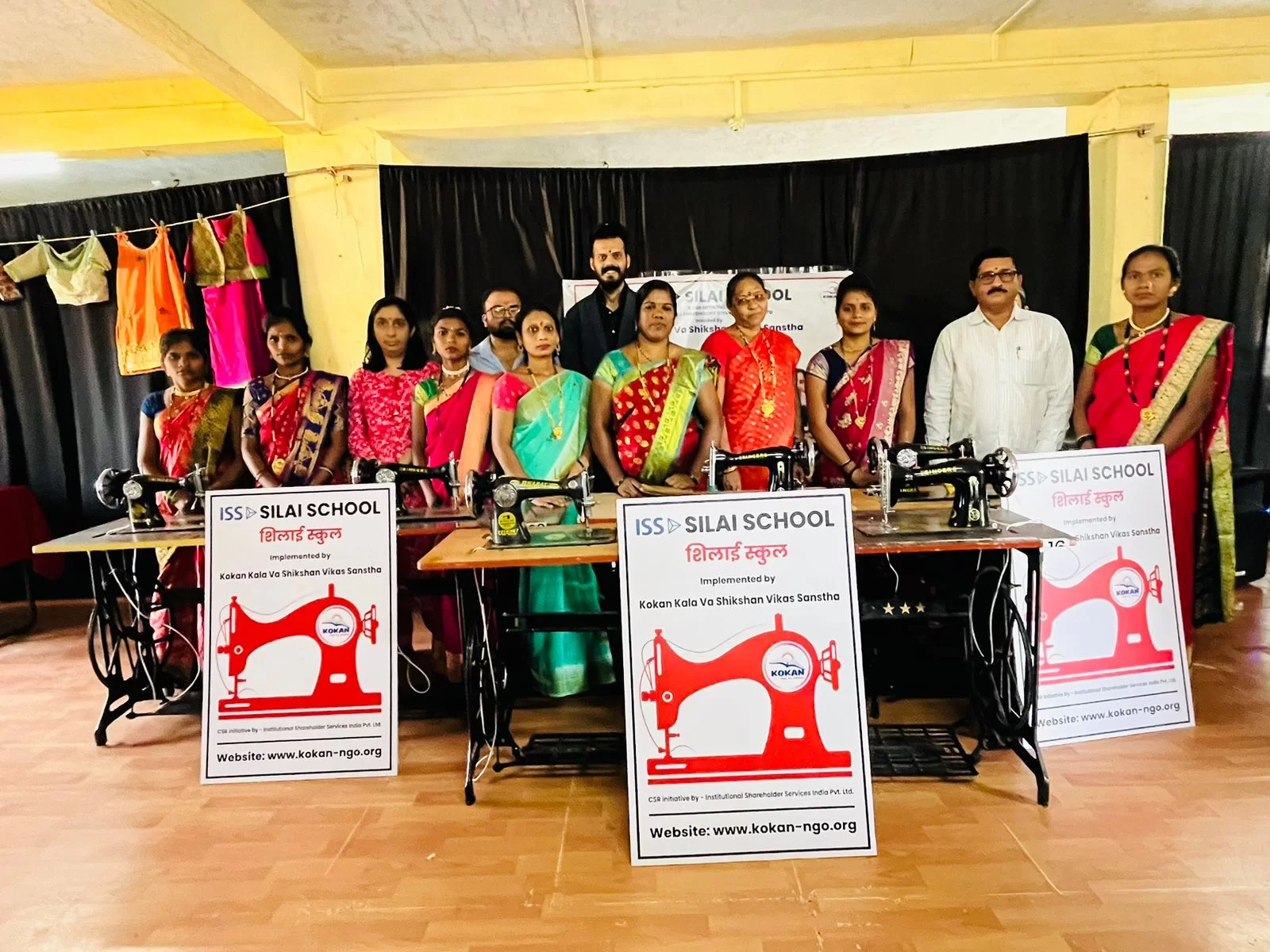 आता आदिवासी गरजू महिलांच्या उपजीविकेचा प्रश्न मार्गी लागेल ; २४ महिलांना शिलाई मशीनचे वितरण.