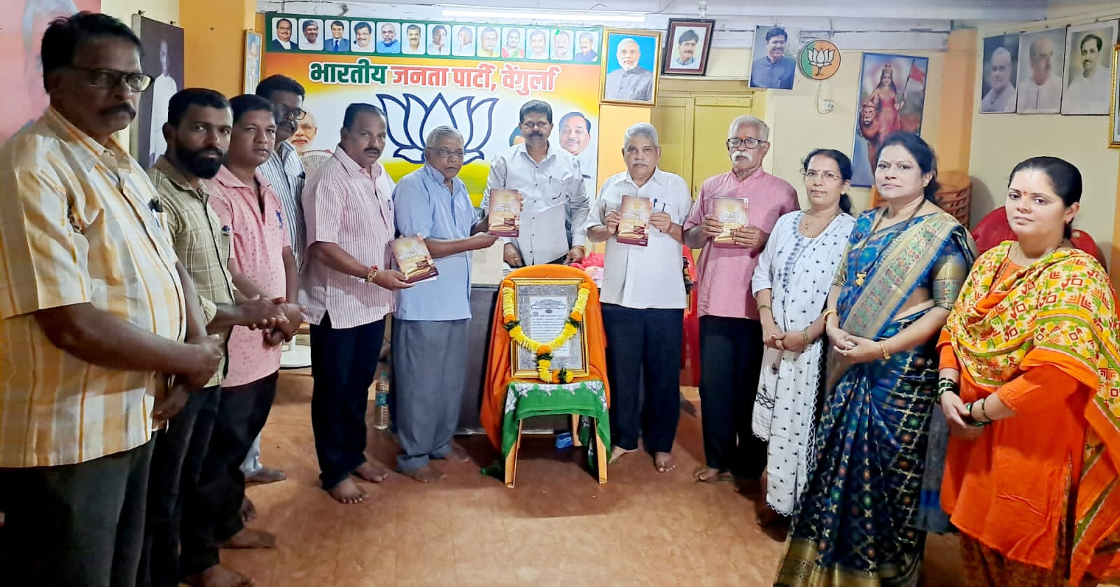 वेंगुर्ला भाजप कार्यालयात संविधान दिना निमित्त संविधानाचे पूजन व जागृतीपर मार्गदर्शन.