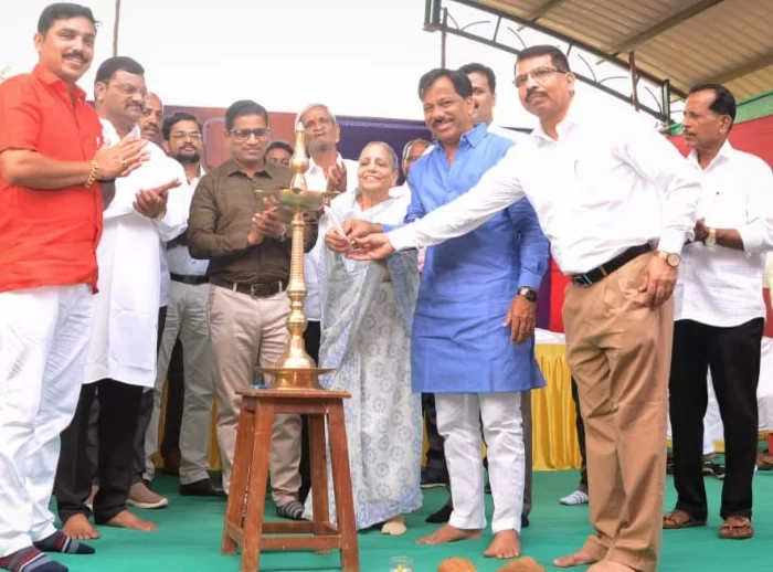 सोनू सावंत मित्रमंडळाच्या महाआरोग्य शिबिराचा कार्यक्रम कौतुकास्पद - राजन तेली.