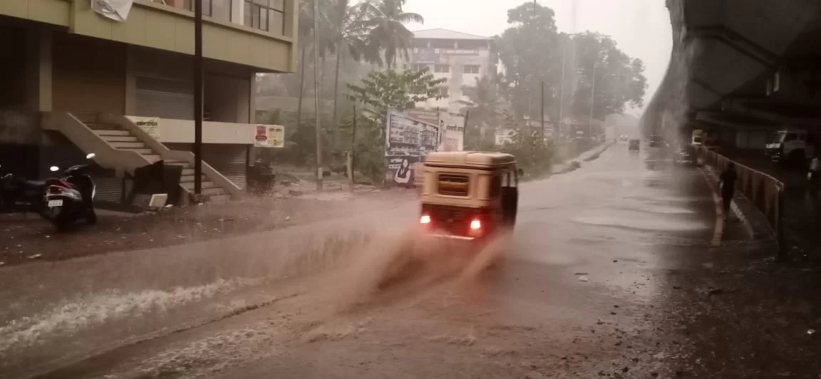 सिंधुदुर्ग जिल्ह्याला मुसळधार पावसाचा तडाखा..!