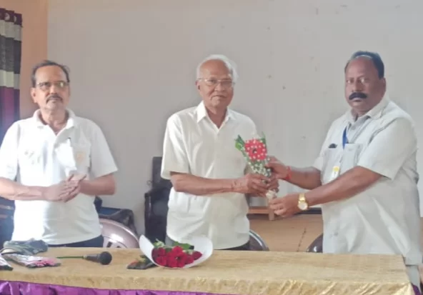 निरोगी जीवन जगण्यासाठी योगसाधनेत सातत्य ठेवा - प्रभाकर कुडतरकर.